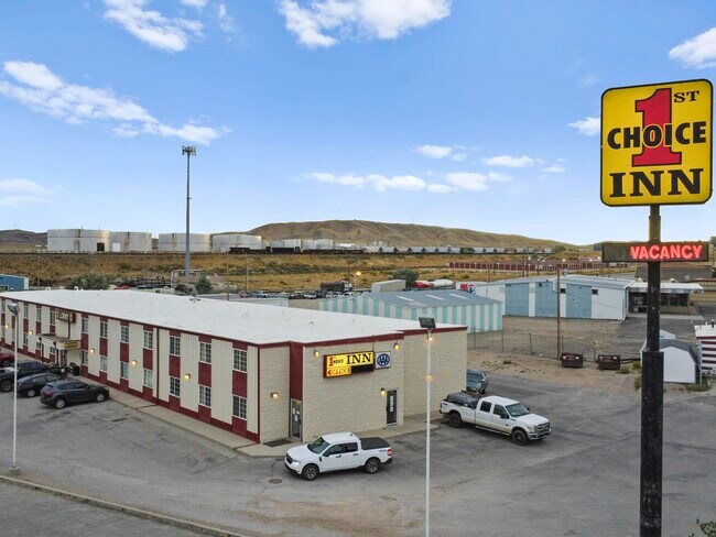 Plus de détails pour 1904 E Cedar St, Rawlins, WY - Services hôteliers à vendre