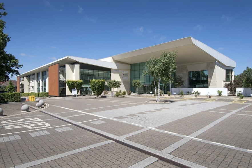 17 Bartley Way, Hook for lease - Building Photo - Image 1 of 13