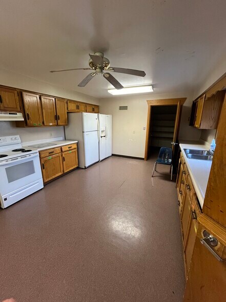 28143 Ladybug Dr, Marshall, MO à vendre - Photo du bâtiment - Image 3 de 5