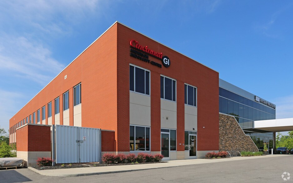 7661 Beechmont Ave, Cincinnati, OH à louer - Photo du bâtiment - Image 1 de 3