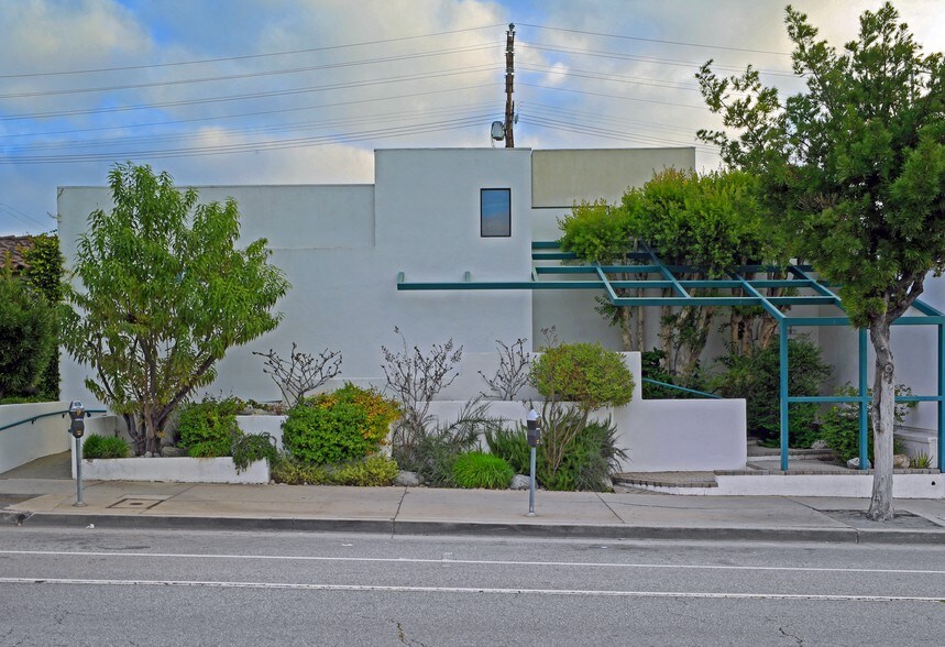 1626 Westwood Blvd, Los Angeles, CA à louer - Photo du bâtiment - Image 2 de 24