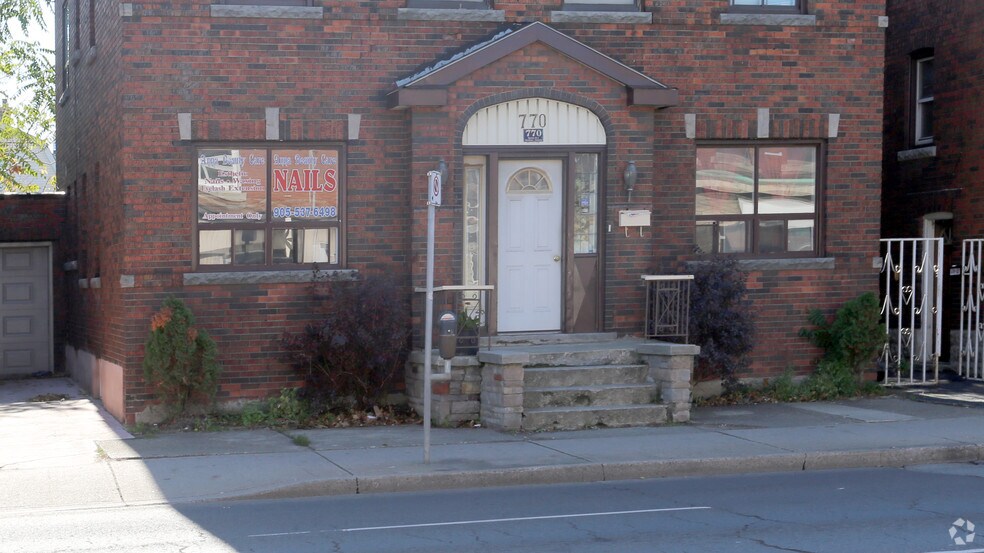 770 Barton St E, Hamilton, ON à vendre - Photo du bâtiment - Image 2 de 3