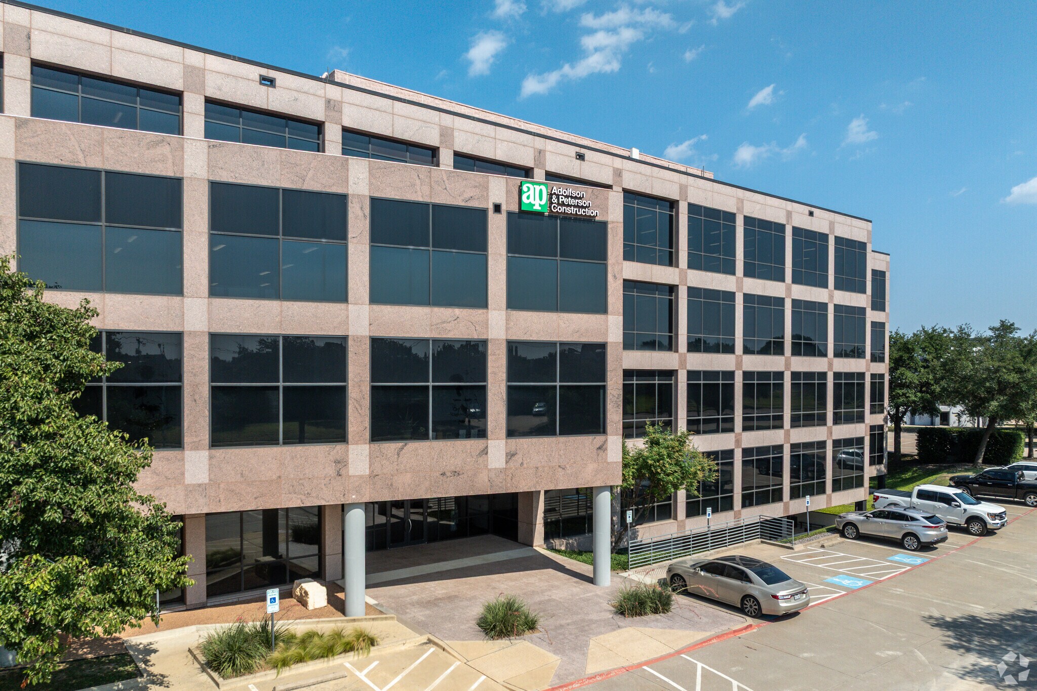 1600 N Collins Blvd, Richardson, TX à louer Photo du bâtiment- Image 1 de 15