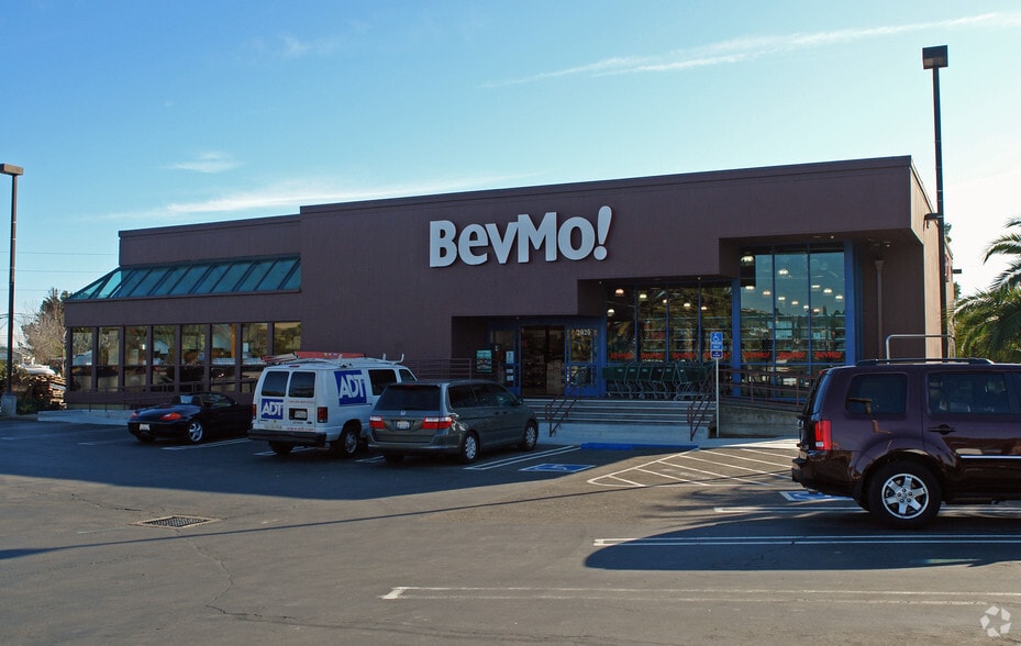 2020-2062 Redwood Hwy, Greenbrae, CA for lease - Primary Photo - Image 2 of 3