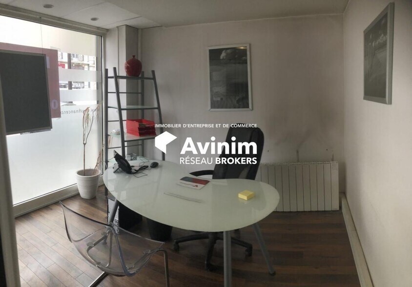 Retail in Grenoble for lease - Building Photo - Image 3 of 11
