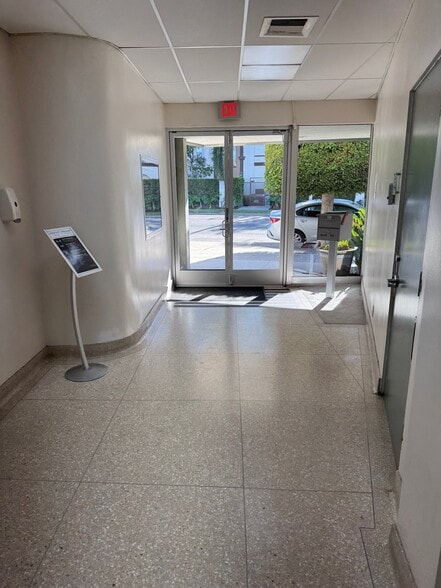 5967 W 3rd St, Los Angeles, CA for lease - Building Photo - Image 3 of 6