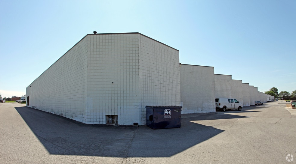 570-620 Gordon Baker Rd, Toronto, ON à louer - Photo du bâtiment - Image 2 de 2