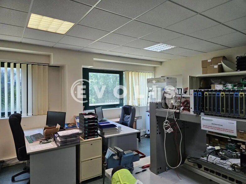 9 Avenue Des Froides Bouillies, Morangis for lease - Interior Photo - Image 2 of 11