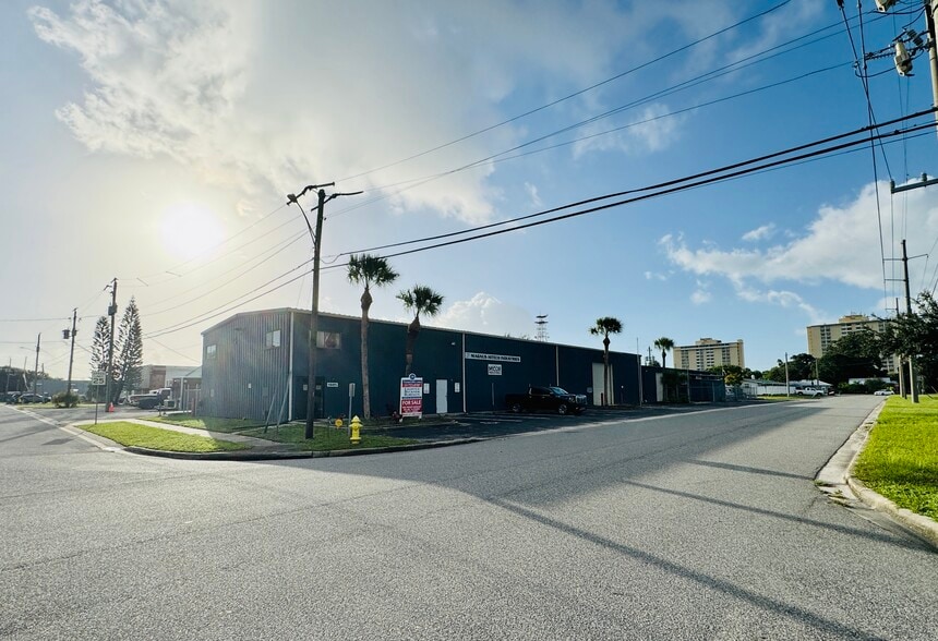 1605 Lake Street and 716 Columbus Avenue portfolio of 2 properties for sale on LoopNet.ca - Building Photo - Image 2 of 27