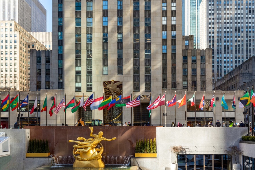 30 Rockefeller Plaza, New York, NY for lease - Building Photo - Image 3 of 7