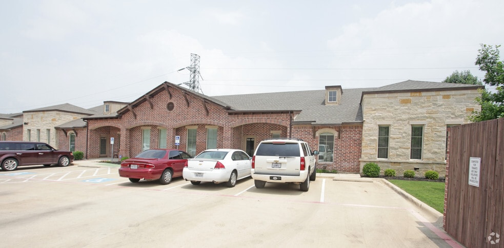 4841 Merlot Ave, Grapevine, TX à vendre - Photo du bâtiment - Image 2 de 11