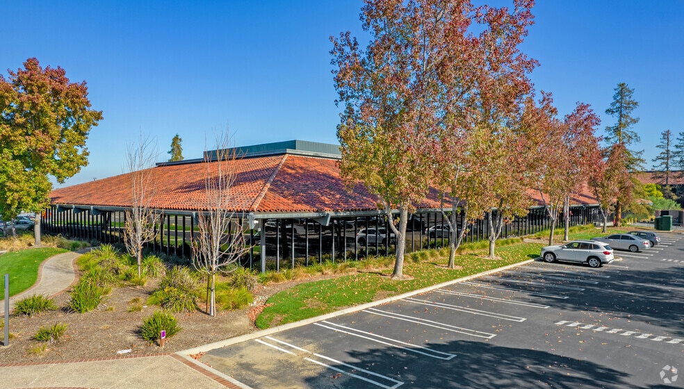 890 Tasman Dr, Milpitas, CA à louer - Photo du bâtiment - Image 2 de 8