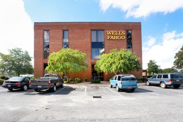 301 E Ash St, Goldsboro, NC for lease - Building Photo - Image 2 of 14