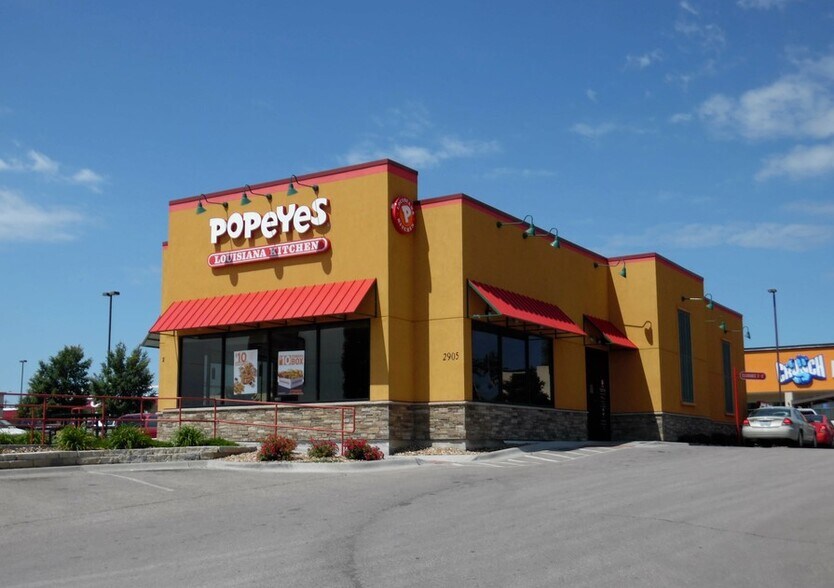 2935 SW Topeka Blvd, Topeka, KS à louer - Photo du bâtiment - Image 2 de 4