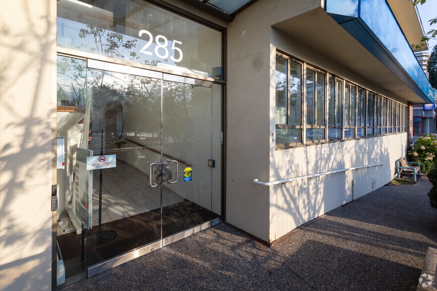 285 17th St, West Vancouver, BC for lease - Building Photo - Image 3 of 4