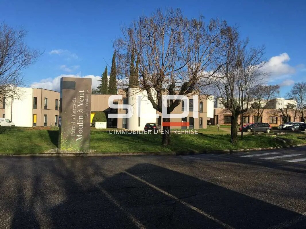 Flex in Vénissieux for lease Building Photo- Image 1 of 8