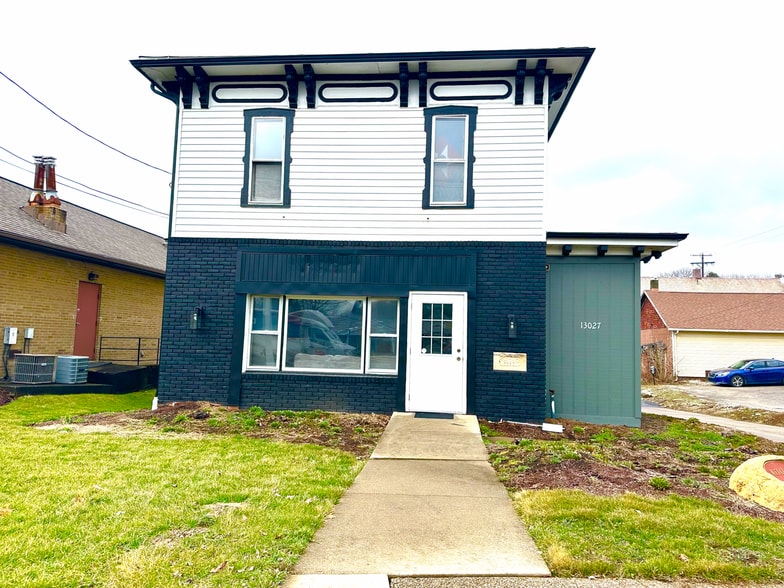 13027 Cleveland Ave NW, Uniontown, OH à louer - Photo du bâtiment - Image 2 de 5