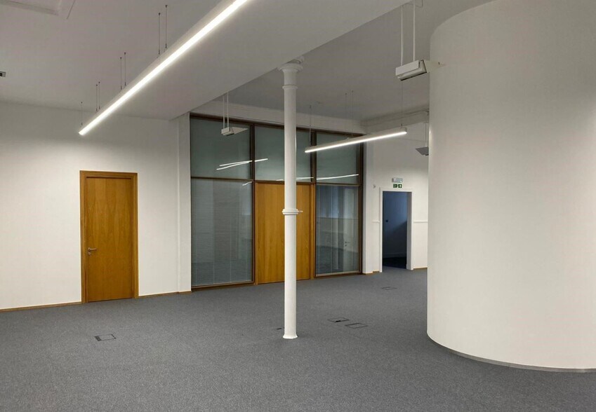 6 Carden Pl, Aberdeen for lease - Interior Photo - Image 2 of 2