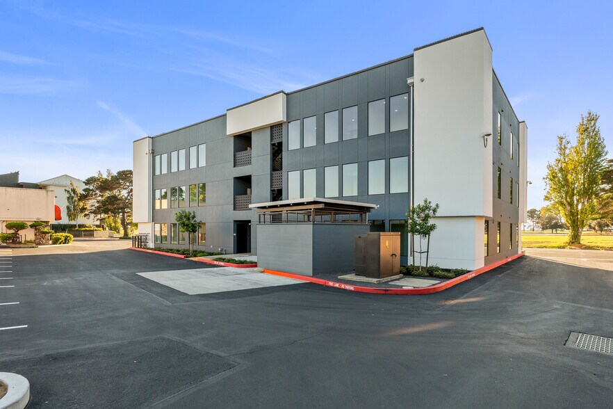 512 Westline Dr, Alameda, CA à louer - Photo du bâtiment - Image 3 de 9