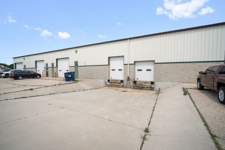 6417 Stockhausen Ln, West Bend, WI for sale - Building Photo - Image 2 of 7