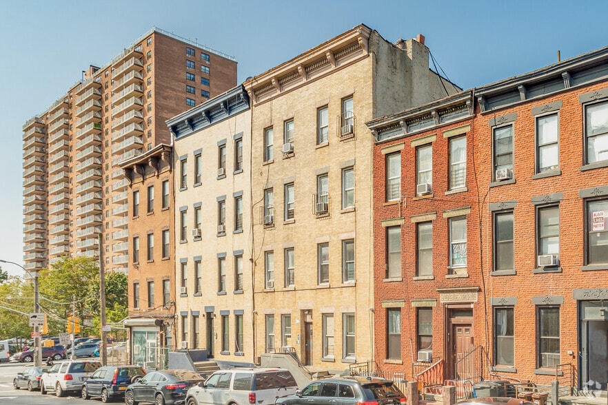 190 Rockaway Ave, Brooklyn, NY à vendre - Photo du bâtiment - Image 2 de 48