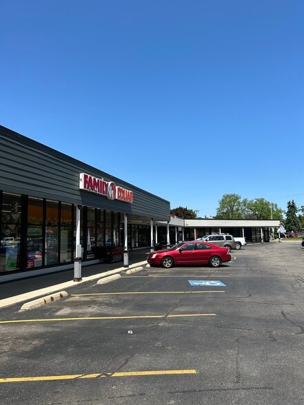 103-111 Park St, Walworth, WI for lease - Building Photo - Image 2 of 8