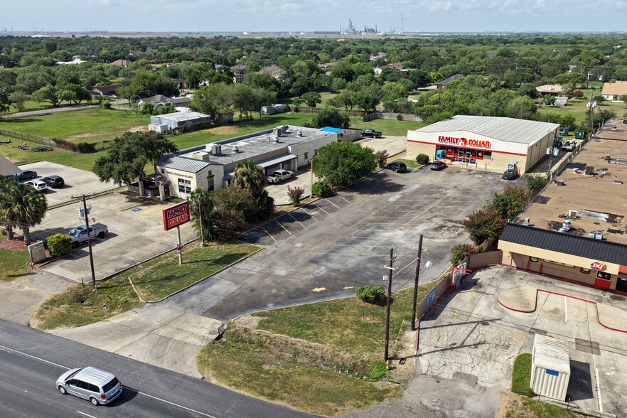 11033 Leopard St, Corpus Christi, TX for sale - Building Photo - Image 3 of 7