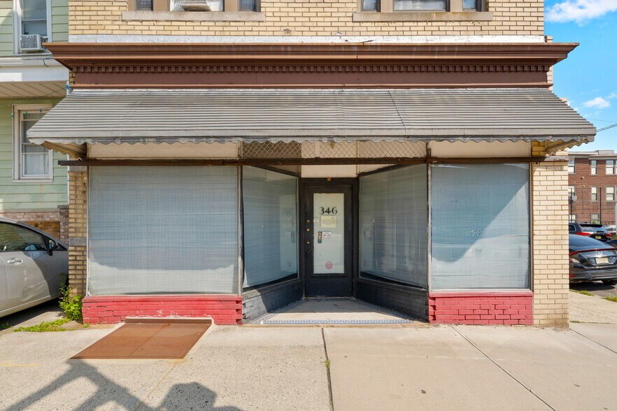 346 Kennedy Blvd, Bayonne, NJ à louer - Photo du bâtiment - Image 1 de 15