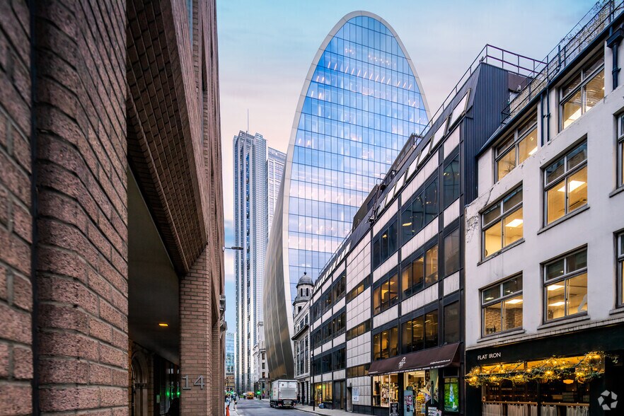 70 St. Mary Axe, Londres à louer - Photo du bâtiment - Image 2 de 8