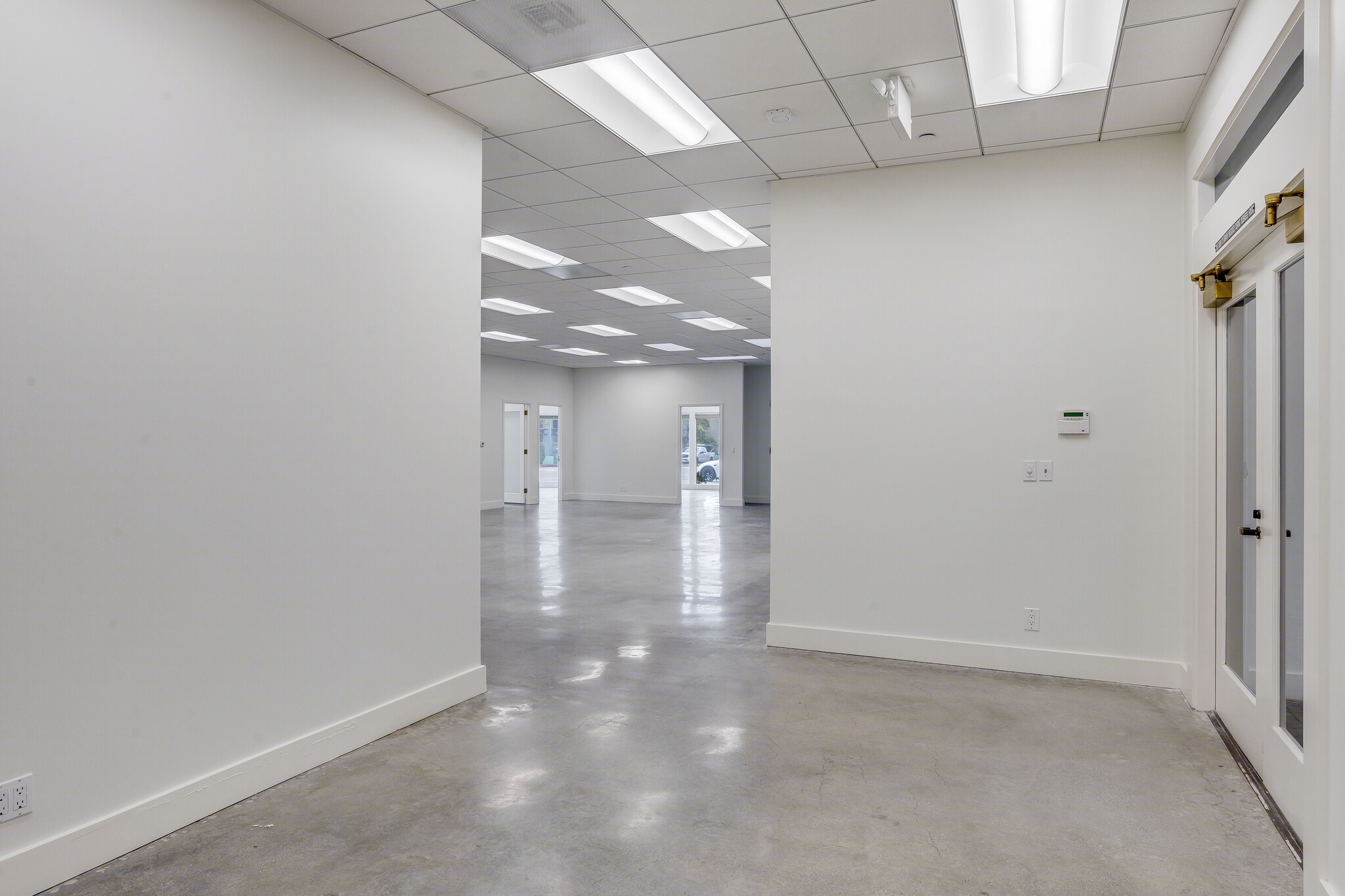 725 Arizona Ave, Santa Monica, CA for lease Interior Photo- Image 1 of 3