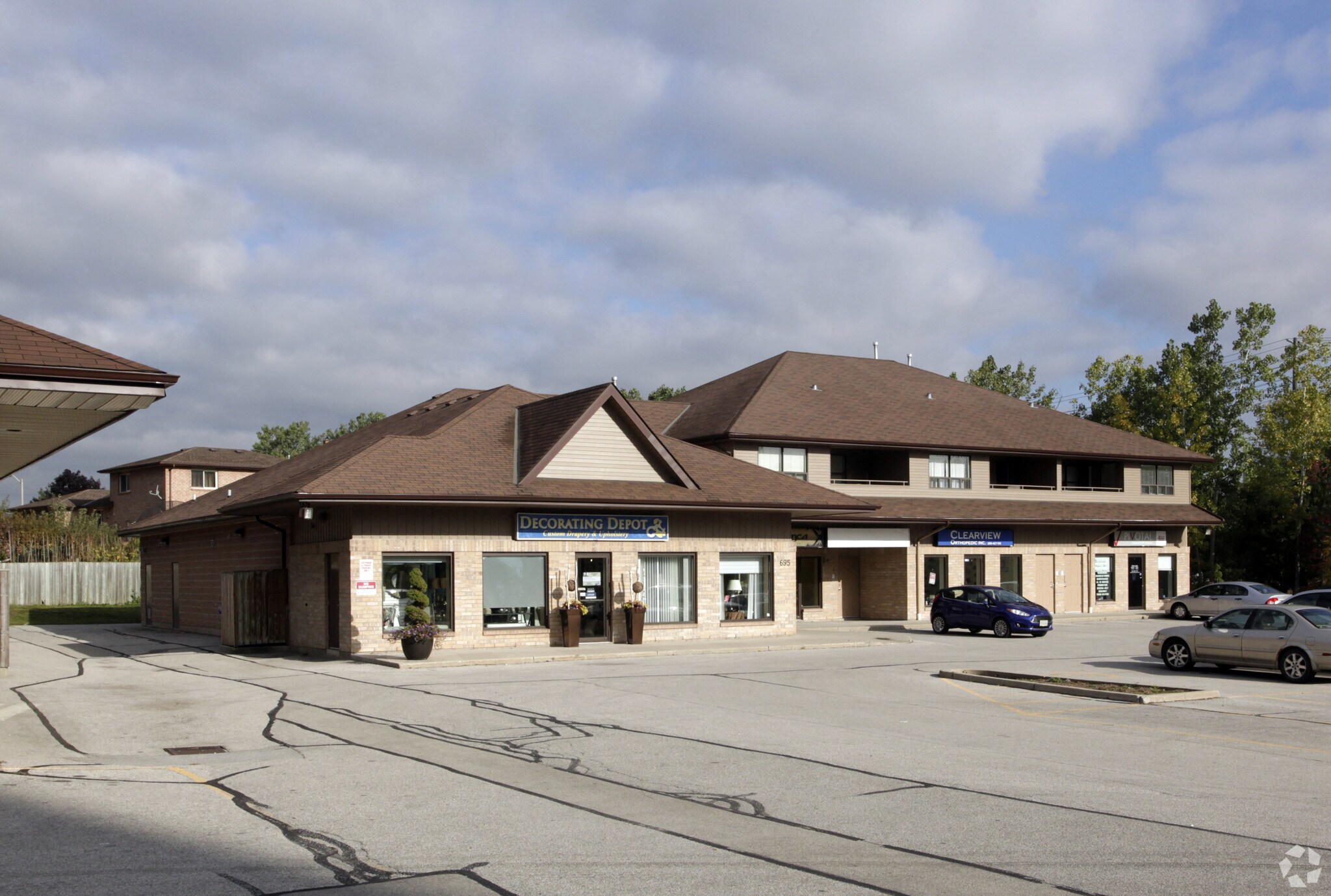 695 Plains Rd E, Burlington, ON à vendre Photo principale- Image 1 de 1