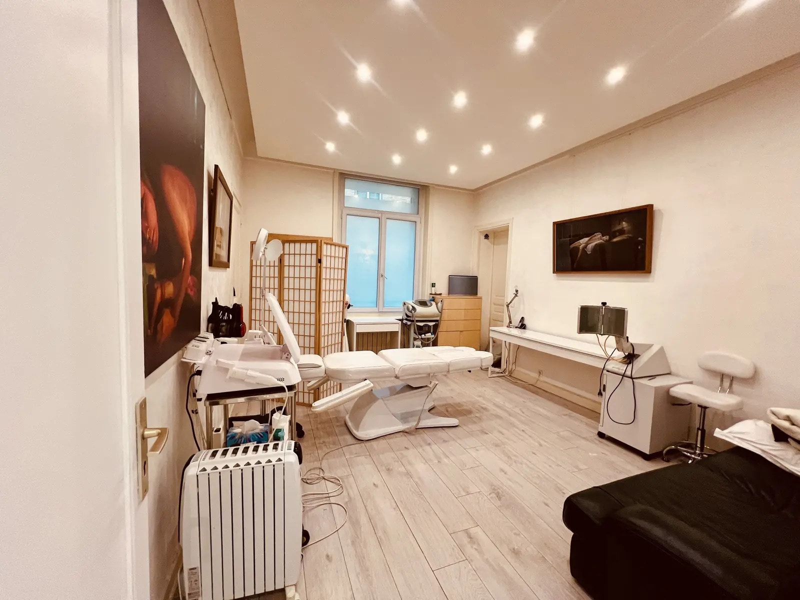 Multifamily in Paris for sale Building Photo- Image 1 of 11