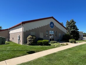 3240 Briarfield Blvd, Maumee, OH for lease Building Photo- Image 1 of 12