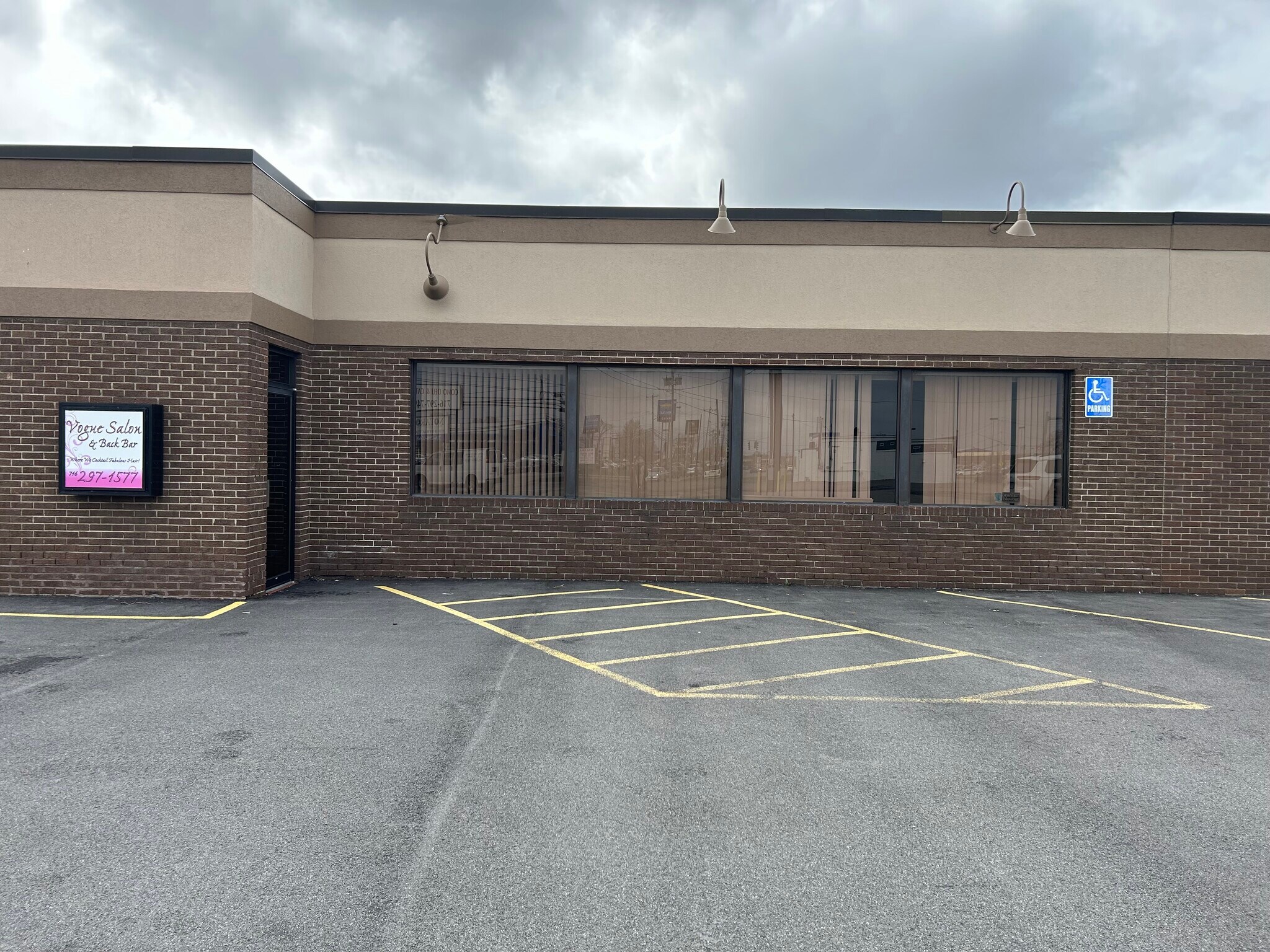 10158 Niagara Falls Blvd, Niagara Falls, NY for lease Interior Photo- Image 1 of 7
