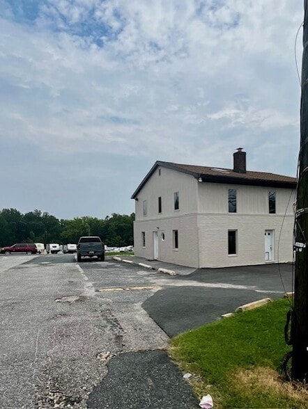 8313 Belair Rd, Nottingham, MD à louer - Photo du bâtiment - Image 3 de 3