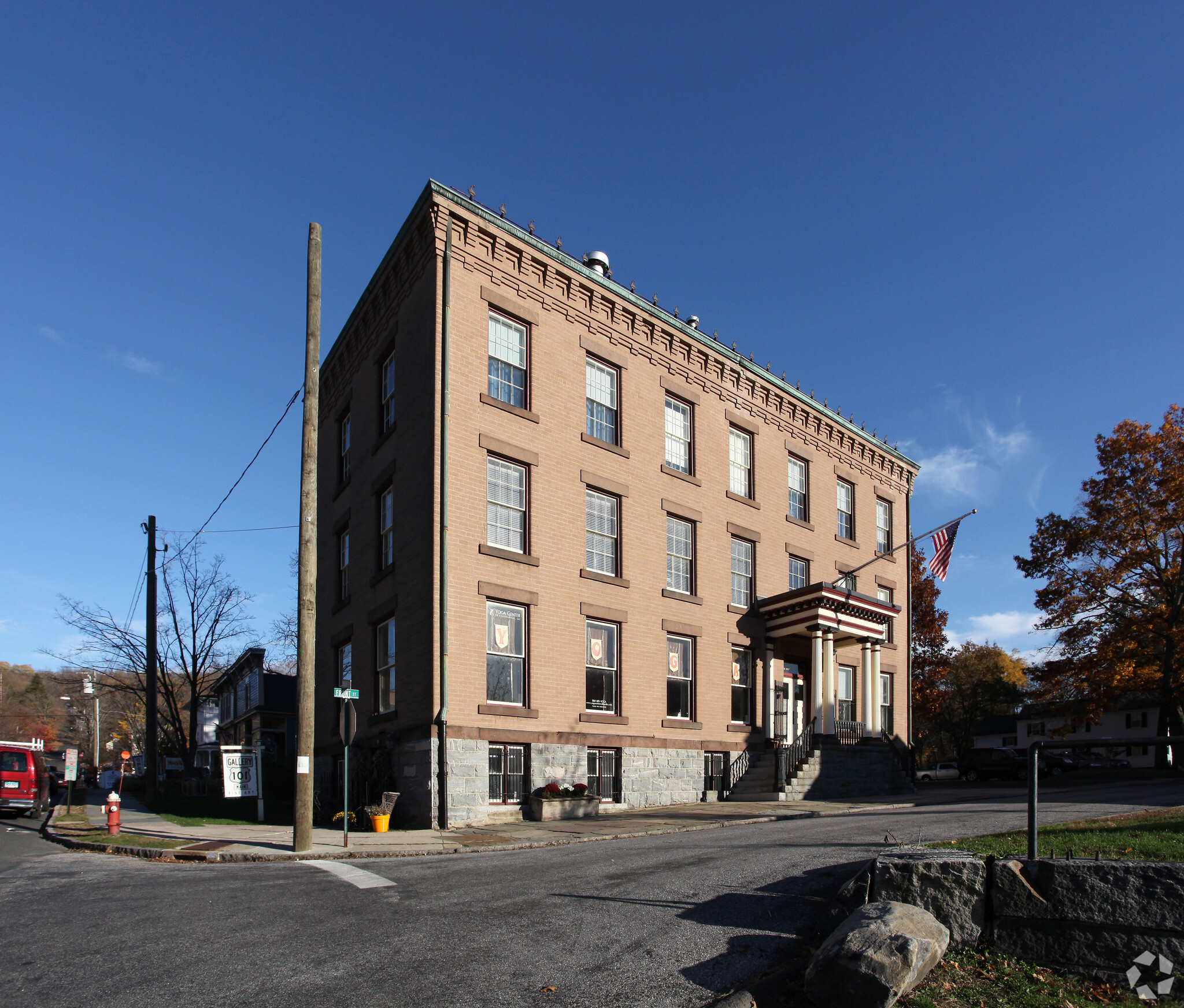 10 Front St, Canton, CT à vendre Photo principale- Image 1 de 1