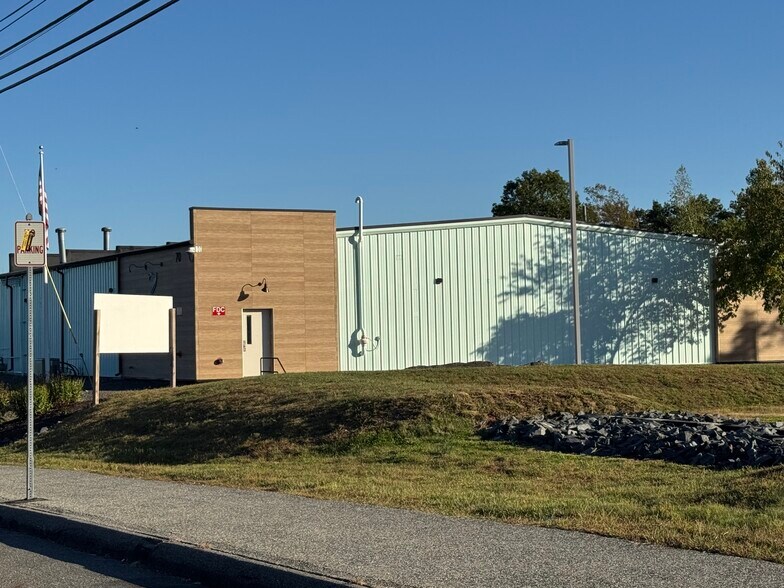 70 Frank Mossberg Dr, Attleboro, MA for lease - Building Photo - Image 2 of 5