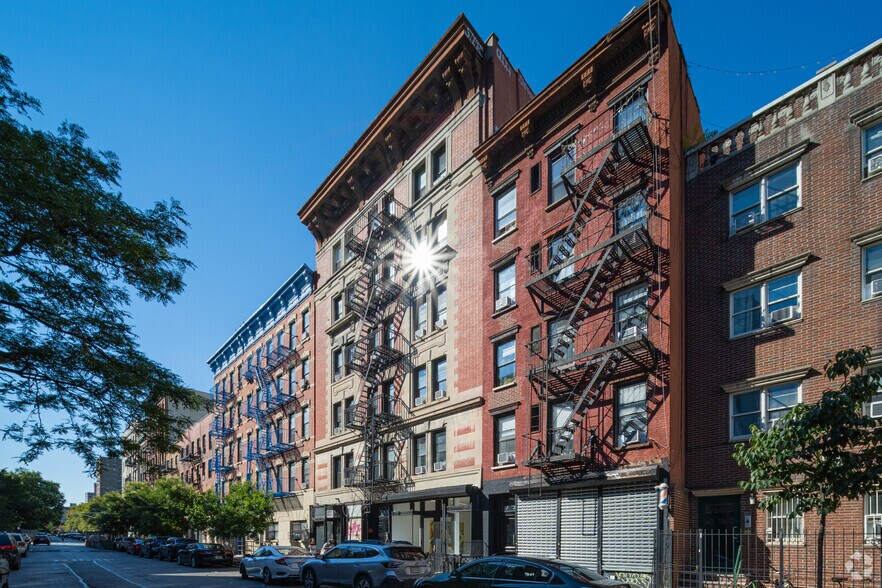170-172 E 2nd St, New York, NY à louer - Photo du bâtiment - Image 2 de 4