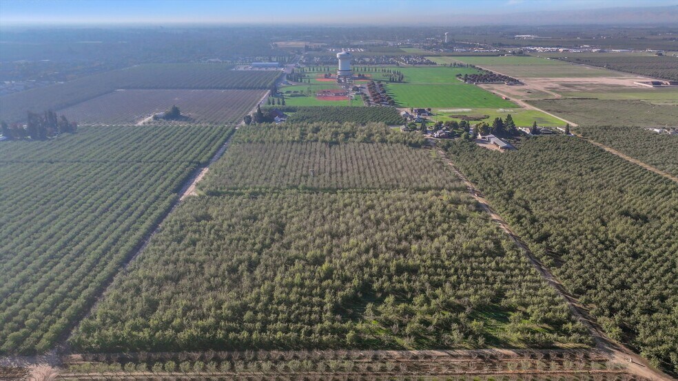 14057 E Clinton South Ave, Ripon, CA à vendre - Photo principale - Image 1 de 19