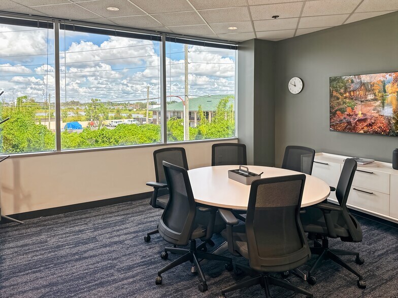 604 Courtland St, Orlando, FL for lease - Interior Photo - Image 2 of 13