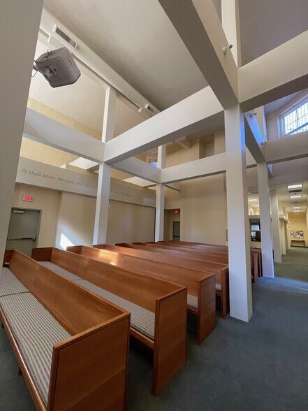 950 Chapel St, New Haven, CT à vendre - Photo du bâtiment - Image 3 de 6