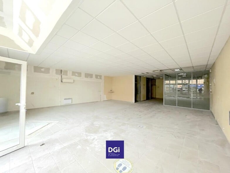 81 Rue De La République, Nîmes for lease - Interior Photo - Image 3 of 6
