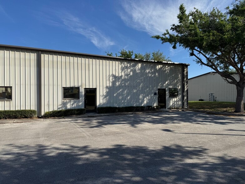 110 Commercial Pl, Sebring, FL for lease - Building Photo - Image 2 of 11