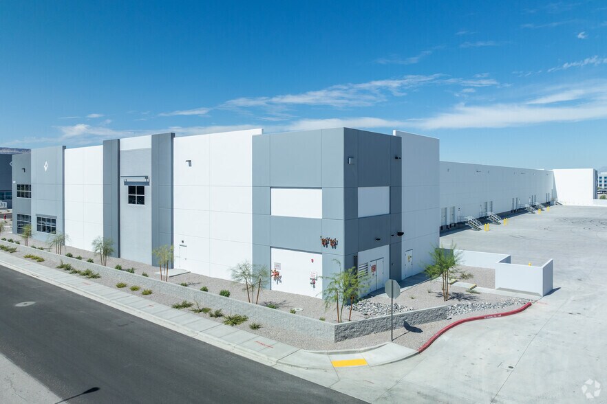 8281 W Badura Ave, Las Vegas, NV à vendre - Photo du bâtiment - Image 2 de 6