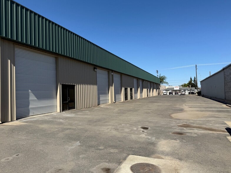 1226 Kansas Ave, Modesto, CA for lease - Building Photo - Image 2 of 6