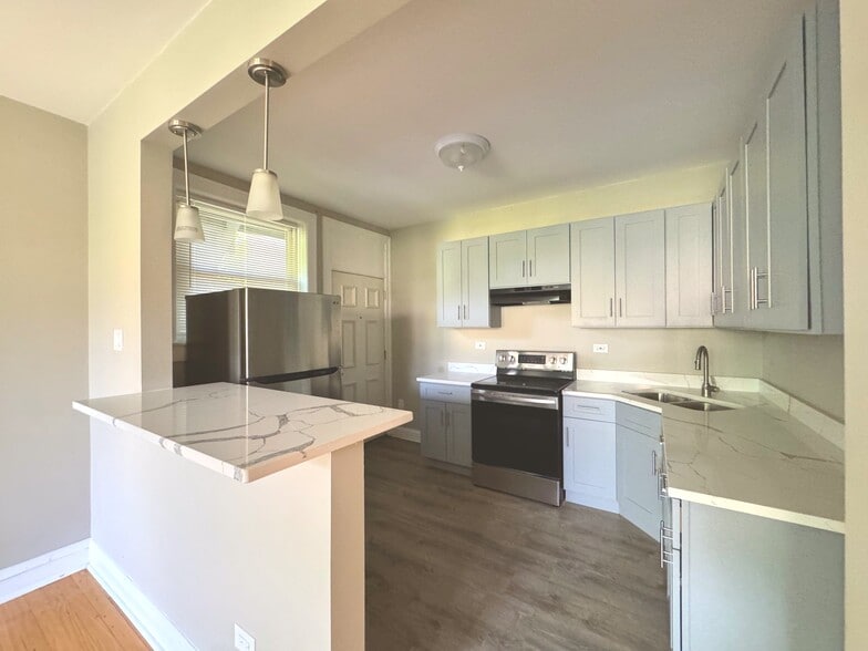 7022 S Perry Ave, Chicago, IL for sale - Building Photo - Image 3 of 4