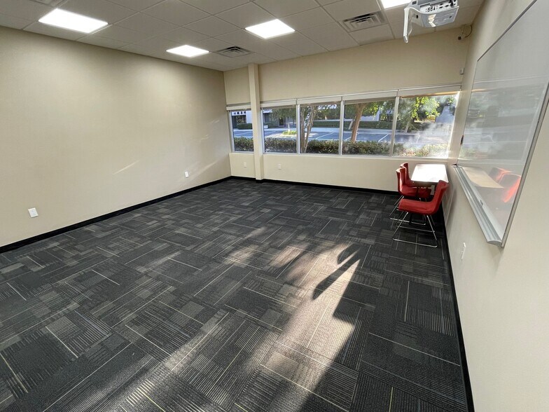 660 N Diamond Bar Blvd, Diamond Bar, CA à vendre - Photo intérieure - Image 3 de 20