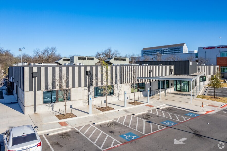 5610 N Interstate 35, Austin, TX à louer - Photo du bâtiment - Image 3 de 13
