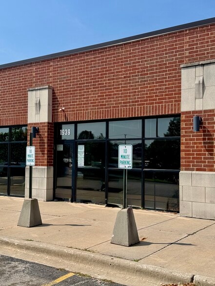 1929-1961 S Bridge St, Yorkville, IL for lease - Building Photo - Image 2 of 24