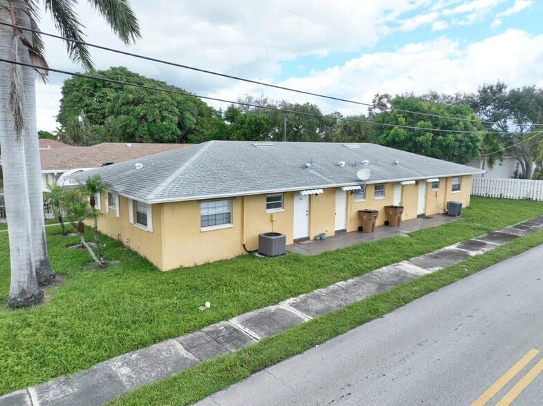 96 SE 3rd Ave, Deerfield Beach, FL for sale - Building Photo - Image 3 of 21